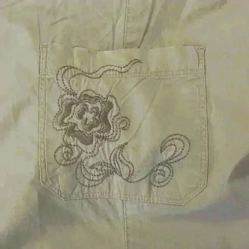 Women’s White Stag Capris - Picture 5 of 11